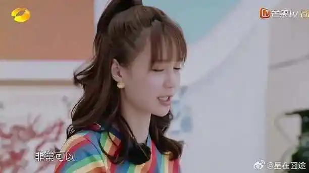 杨紫大秀舞蹈,王俊凯看了一眼就撤了_新浪新闻