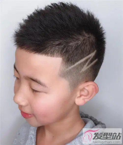 小男孩发型帅气两边铲儿童铲青雕刻发型大全