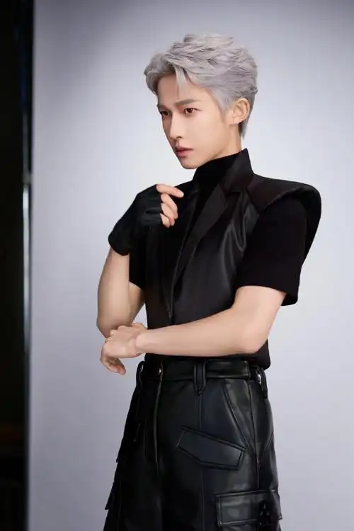 卡姿兰品牌代言人刘宇##刘宇ai银发造型##抖音电商超级品牌日##黑磁