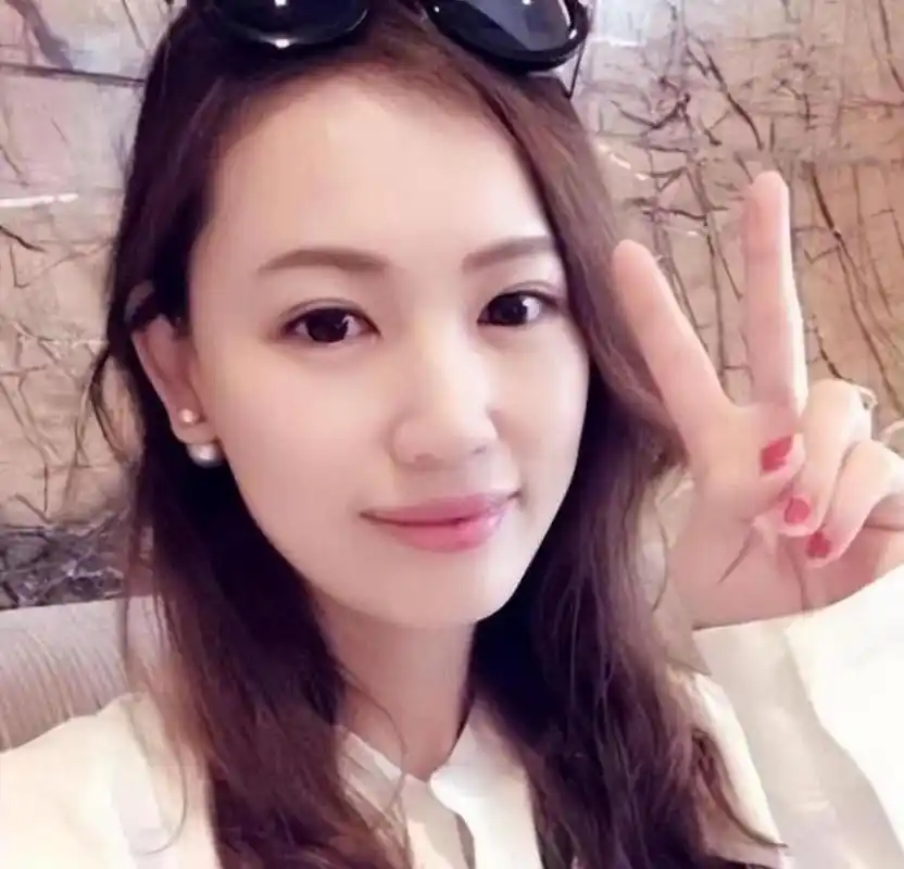 想过没钱再嫁王宝强,结果惨遭拒绝! 我真的活该! 不过网友猜测,王宝