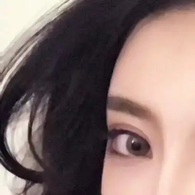 女生头像半张脸露眼睛