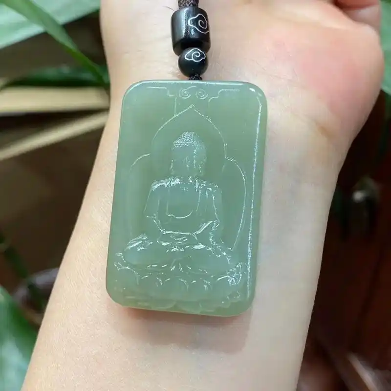 新款特价9215988 天然和田玉大日如来吊坠,寓意吉祥,雕工 - 抖音