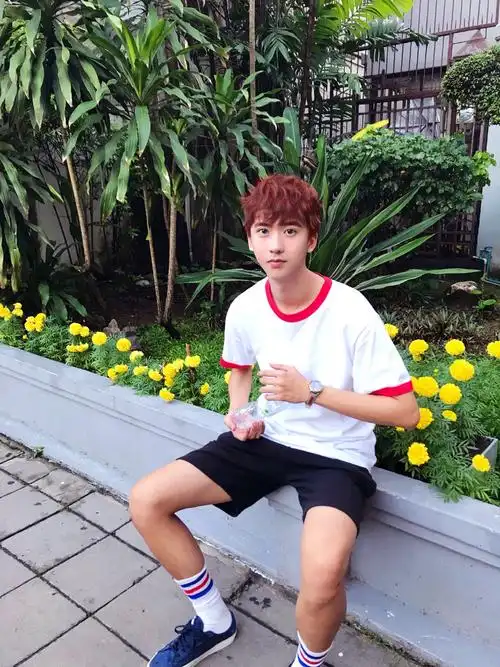 何东东图片 何东东运动休闲帅气图片