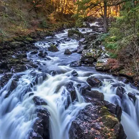 好看的风景头像,亲近大自然之山间溪流唯美景色头像图片