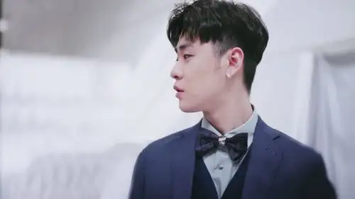 张云雷穿西装是你理想中的模样吗?相比西装他一身长袍是否更具才能?