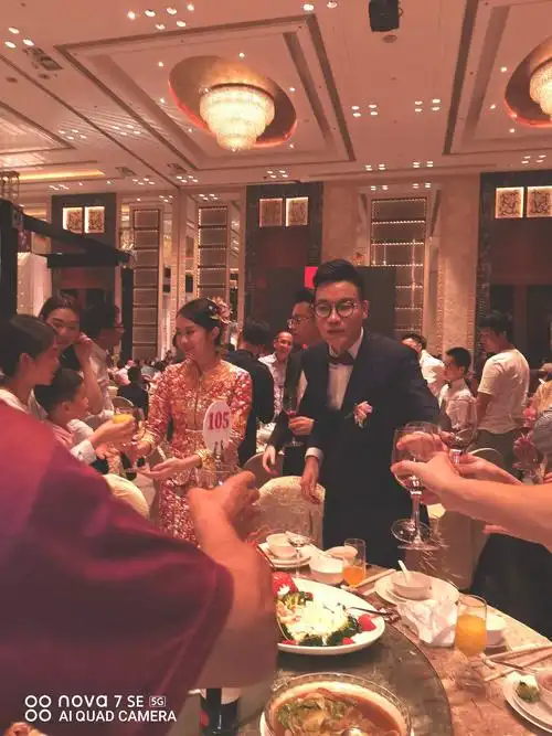 在深圳香格里拉大酒店举行婚礼,亲朋好友1000多人参加.