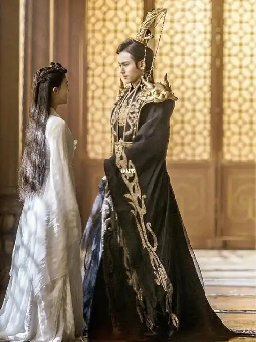 朝歌的剧照,真的好像皇后,好美_龚俊_张哲瀚_篮球_龚俊张哲瀚_影视