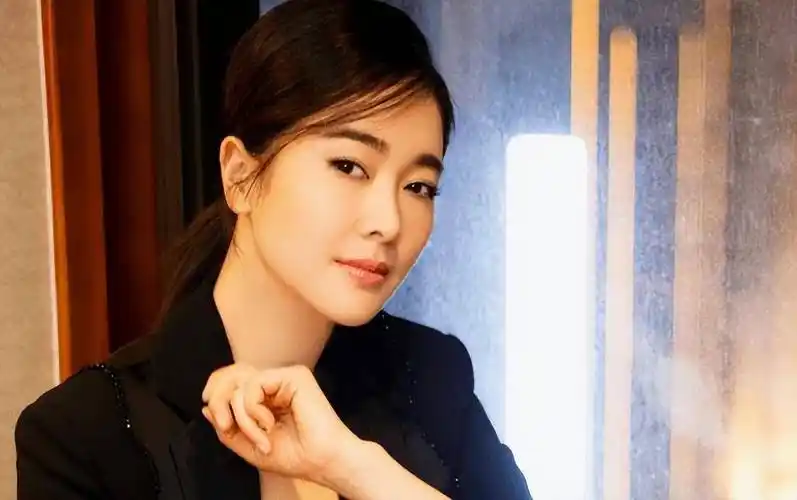 有种"氧气美女"叫左小青,她曾是体操冠军,退役后进入娱乐圈_演技_姜文