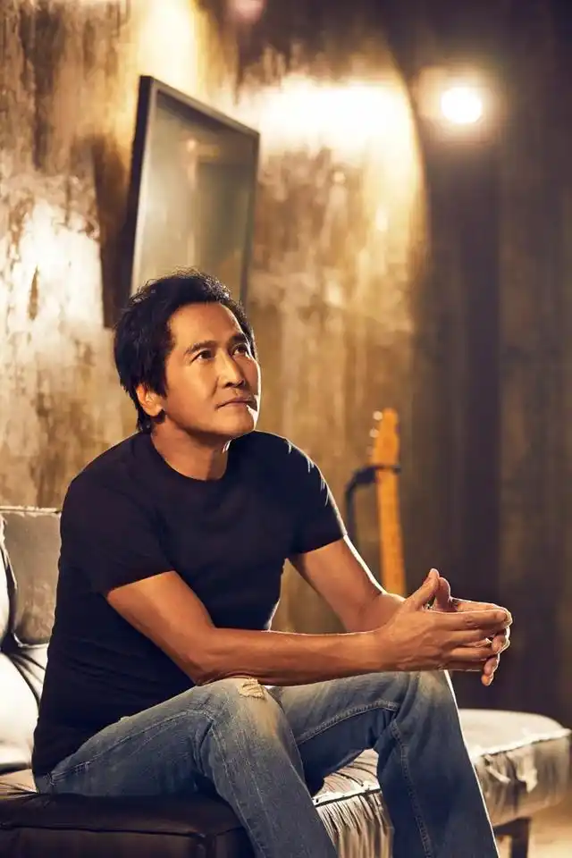 63岁齐秦近照曝光身形发福大肚腩抢镜老了太多难以认出