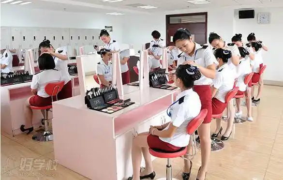 上海文峰美容美发学校上课现场展示