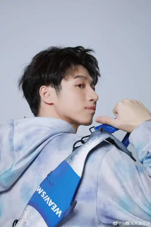 孙天宇真的帅拉了01