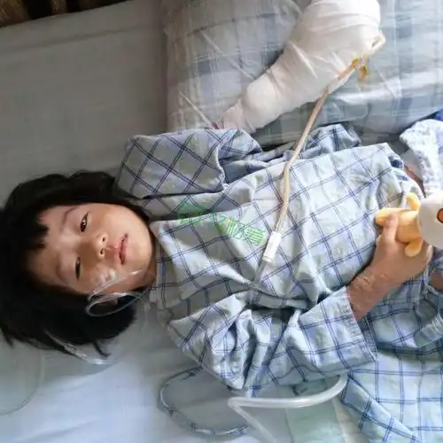 信宜这个小女孩2年零3个月9次手术一次次痛哭让人撕心裂肺