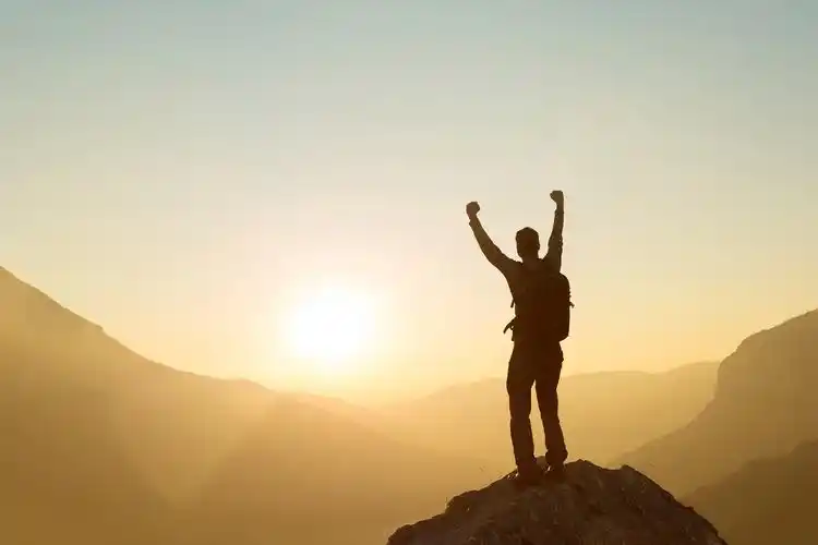 担当责任,绽放光彩让生命更加有意义[原文:人生活着就好,干着就行