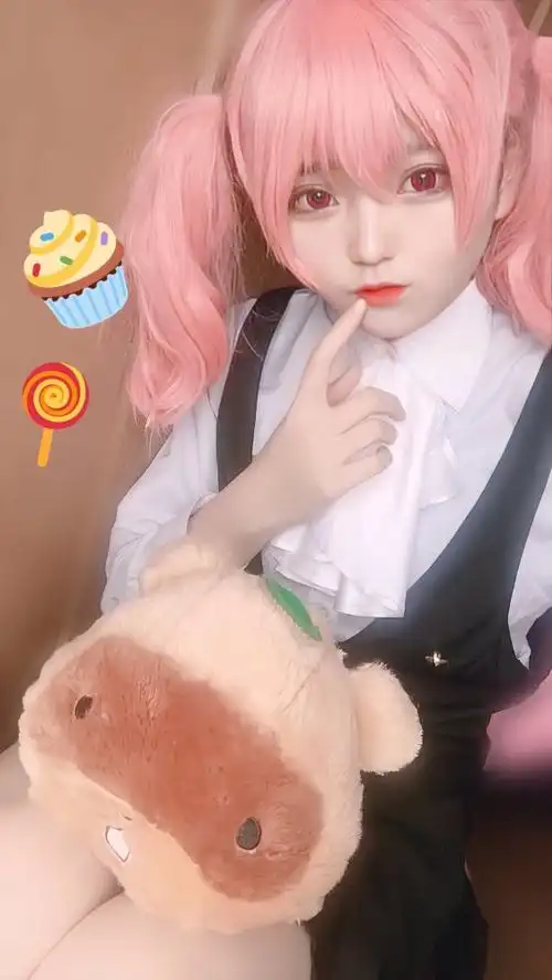 髅髅宫歌留多cos,粉色双马尾超可爱