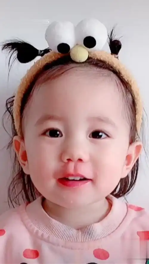 解锁人脸运镜术 用一颗糖她才肯乖乖配合我 激动的口水都流出来了热门