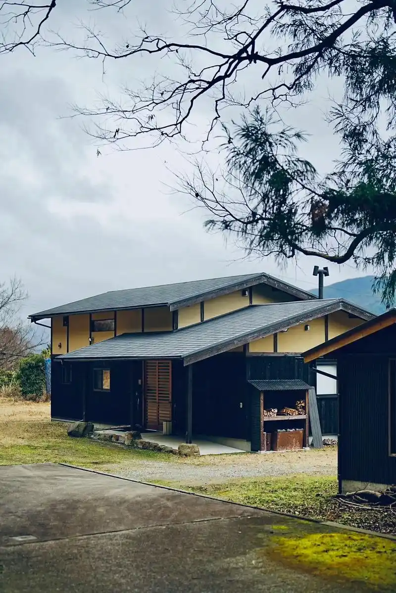 在日本山里的一个山头上又租了个房子.