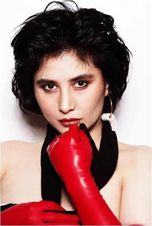 何超仪携手金球影帝强纳森莱斯梅尔演出史诗西片rajah