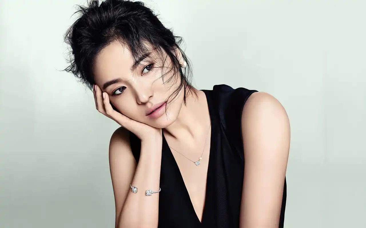 国民女神宋慧乔性感时尚写真桌面壁纸