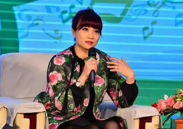 歌手朱桦:曾婉拒费翔表白,陪妈妈共同对抗"阿尔茨海默病"