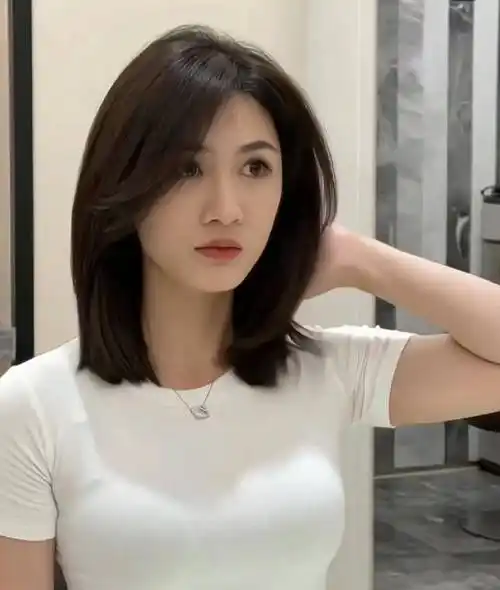 今年流行一种发型叫"锁骨发",洋气减龄显脸小,效果堪比整容_头发_造型