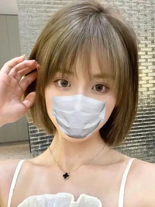 娃娃头烫发型图片