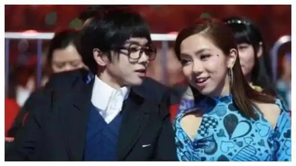 在这段兄弟与妹妹的亲密关系中,华晨宇却与邓紫棋传出了绯闻.