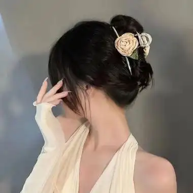 女生头像频道提供更多与清新,气质,干净,仙女相关的头像图片挑选下载