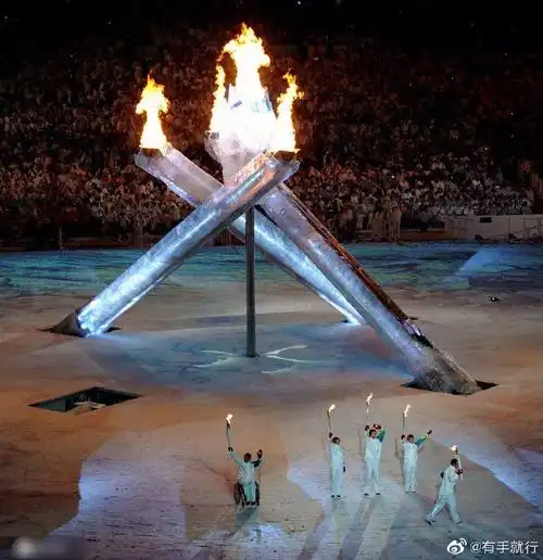 历届奥运会点燃火炬瞬间