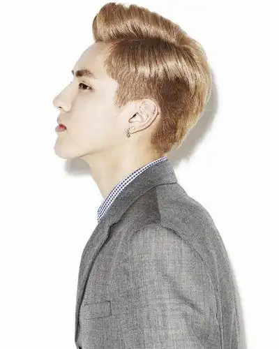 致青春2开机吴亦凡乖巧发型化身校园正太6