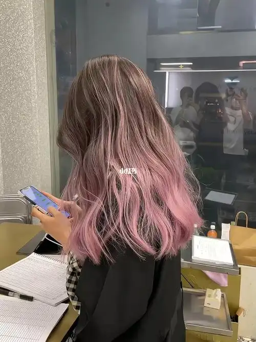 染头发啦心心念的巴黎画染简直太好看了想永远悍在头发上染完直接惊艳