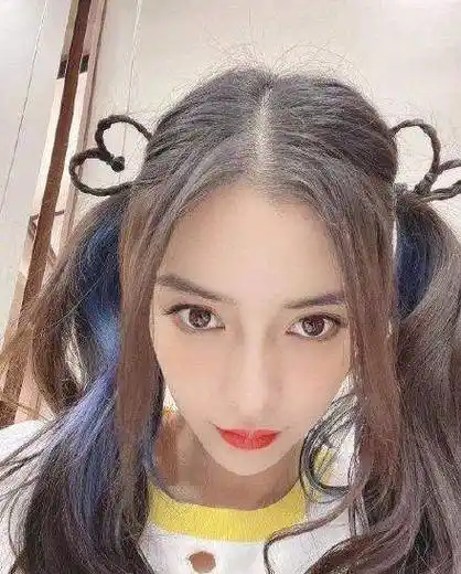 原创angelababy绑爱心双马尾扎发美得像学生妹好减龄显清纯