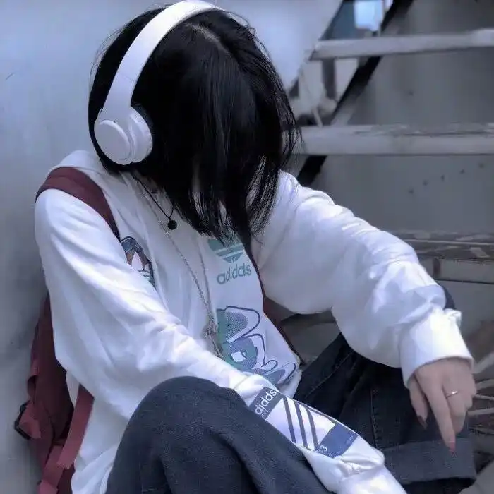 女生头像:emo丧系头像