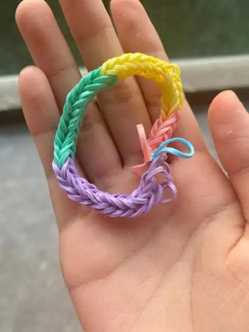 我用橡皮筋编的手链