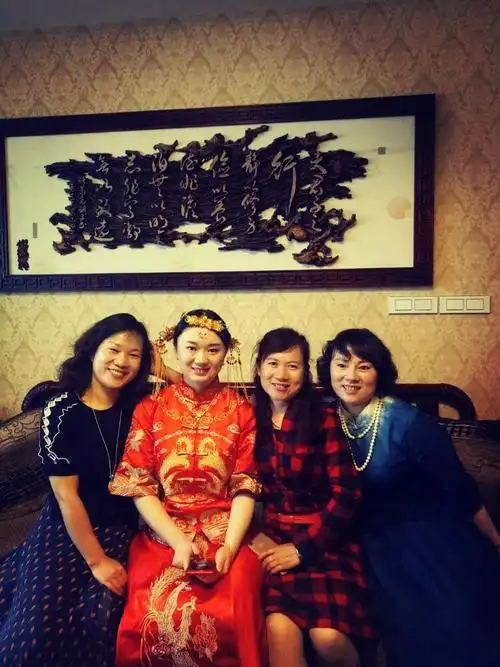 宝贝和大姨妈小姨娘们的留影_依依惜别情