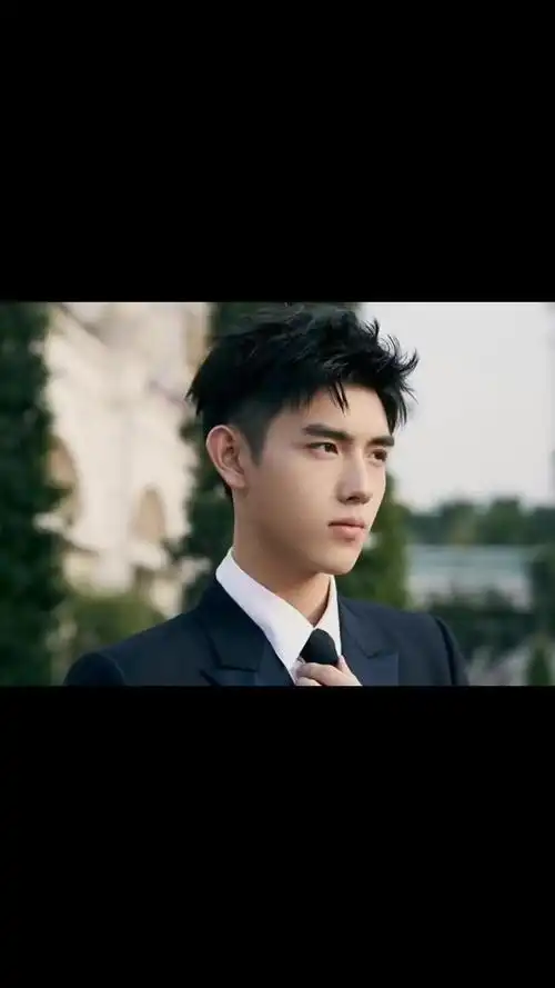 陈飞宇的新发型 前刺碎发很有少年感的一款发型喜欢的可以尝试