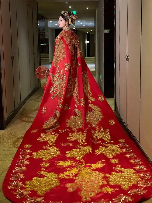 凤冠霞帔秀禾服新娘2022年结婚新款中式婚礼大披风长拖尾披肩秀和