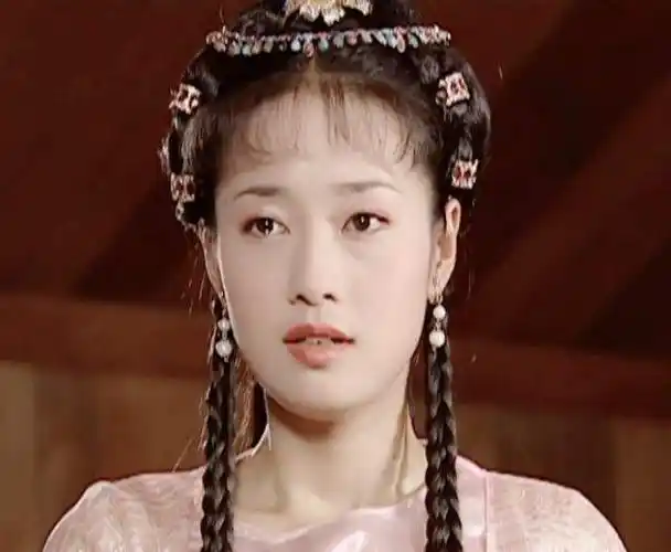 还珠格格第三部马伊琍饰演的紫薇有6个造型造型2完胜林心如