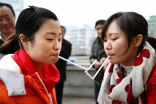 晨会游戏公司员工互动早会小游戏之吸管运输