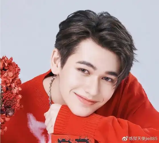 故意的into1庆怜商务首秀争议多官宣时间引出历史悲剧