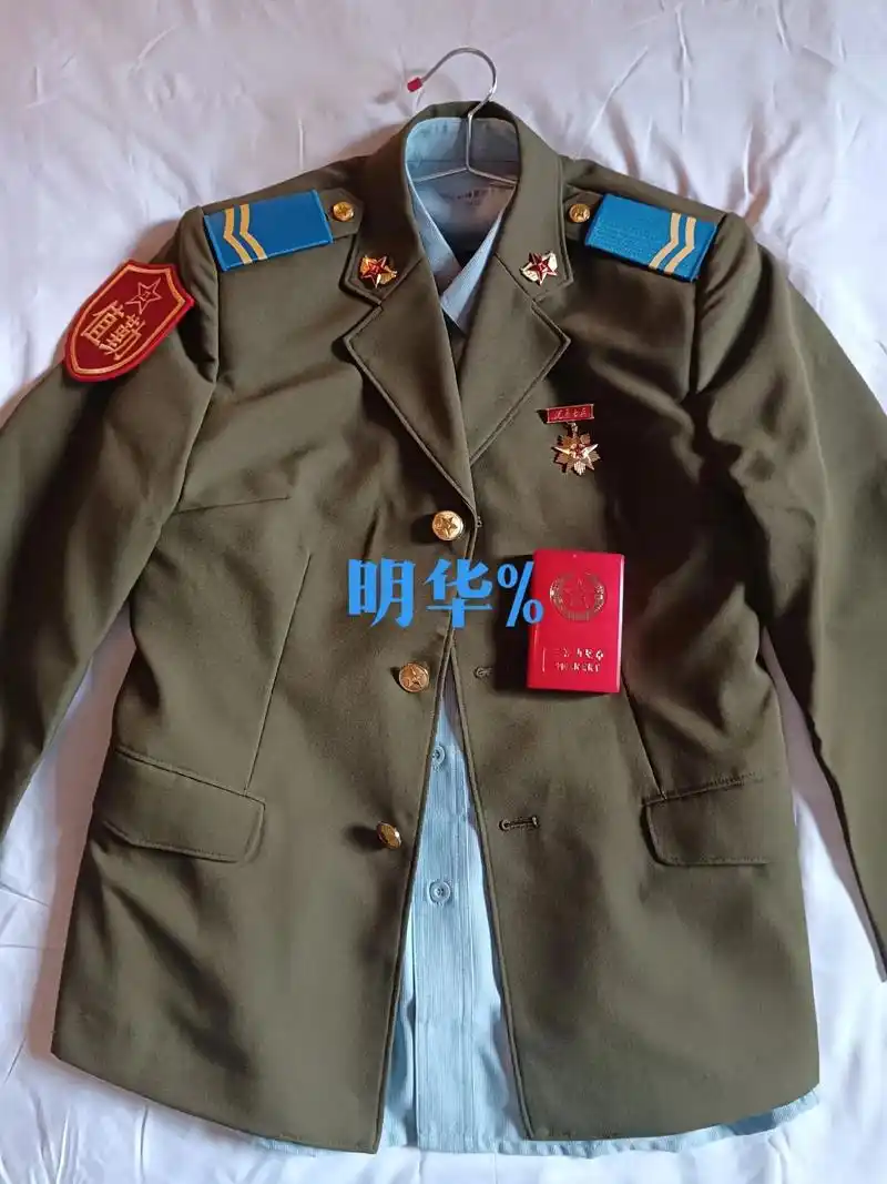 04式空/仿毛女式夏常服,空军上等兵.这款服装过渡的时间很短 - 抖音