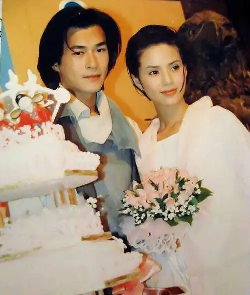 古天乐和佟丽娅在一起 露出的笑容才最真实!