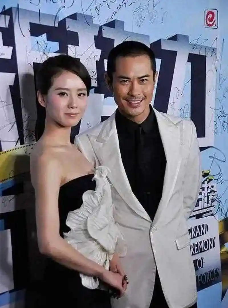 刘诗诗和八爷郑嘉颖的甜蜜瞬间,那个时候刘诗诗还没有和四爷吴奇隆在