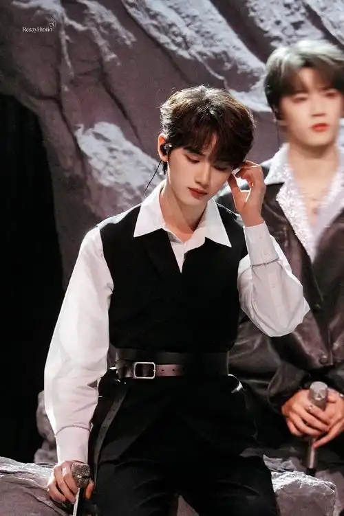 微博之夜神图#因为丁程鑫我的手机内存告急@时代少年团-丁程鑫