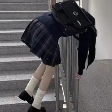 高清高冷厌世女生头像真人不露脸图