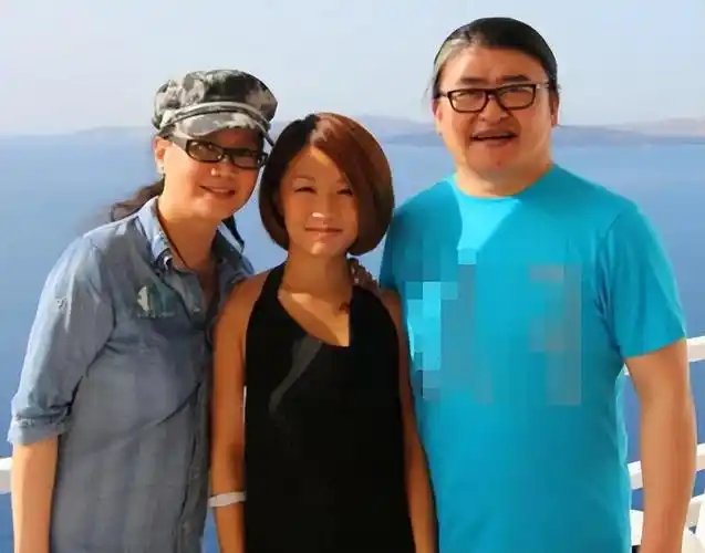 作为节目主持人兼晚会副导演的卢璐被派往北京,邀请实力嘉宾刘欢