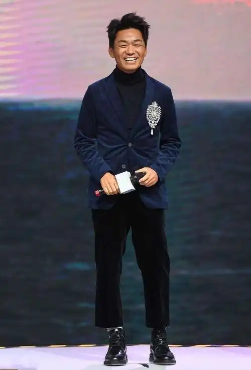 王宝强身高1米65,王祖蓝1米63,曾志伟1米6,他1米5