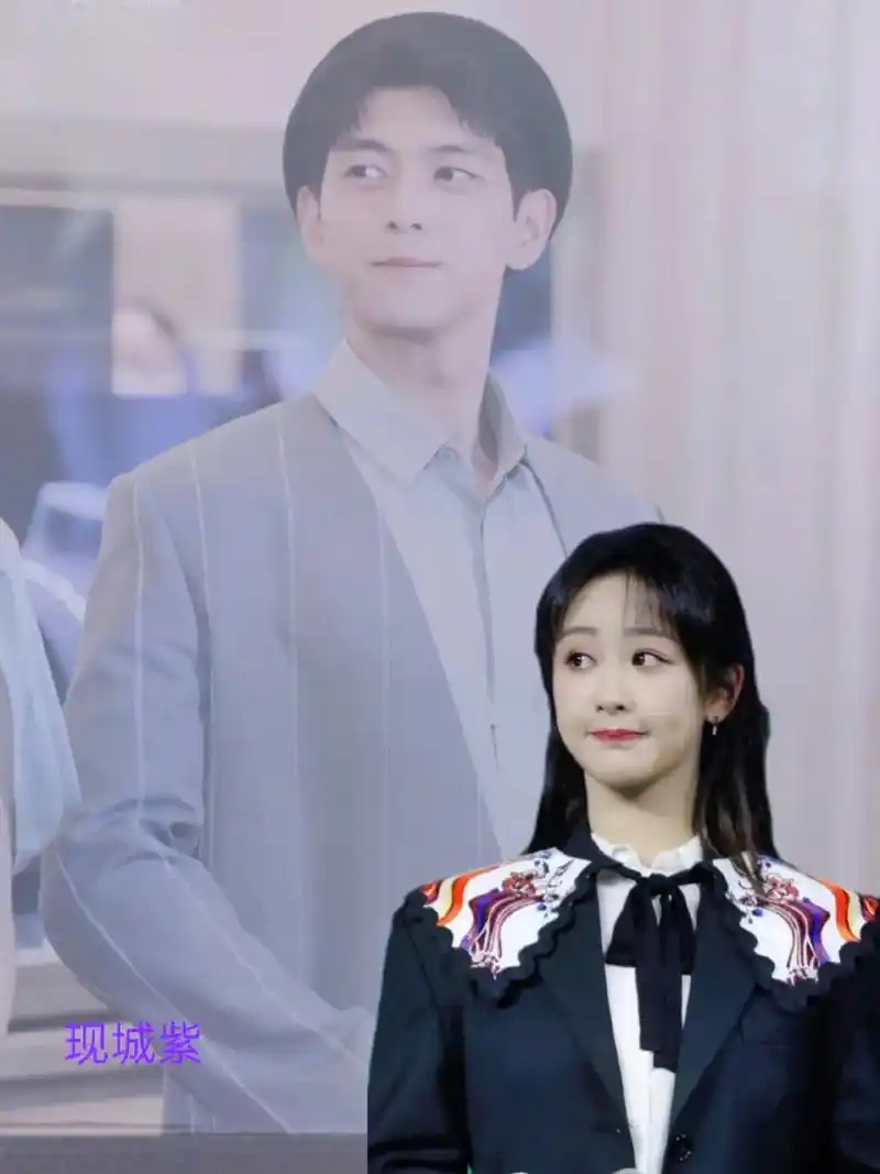 杨紫李现 想要图片的可以拿了#童颜夫妇 #现城紫  - 抖音