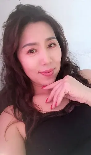 人到中年的大姐虽然没有年轻女孩的容颜但依旧风情万种