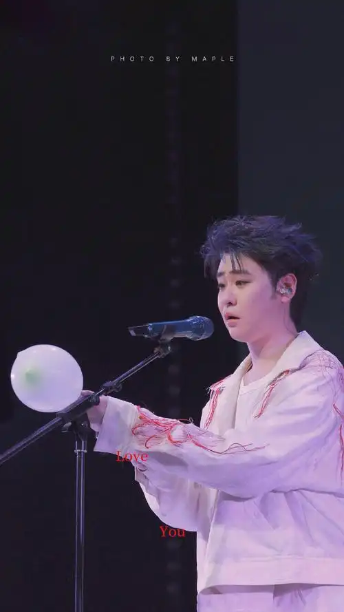 大家看图说话吧  我已被可爱9215迷迷糊糊了  ——@小辫儿张云雷