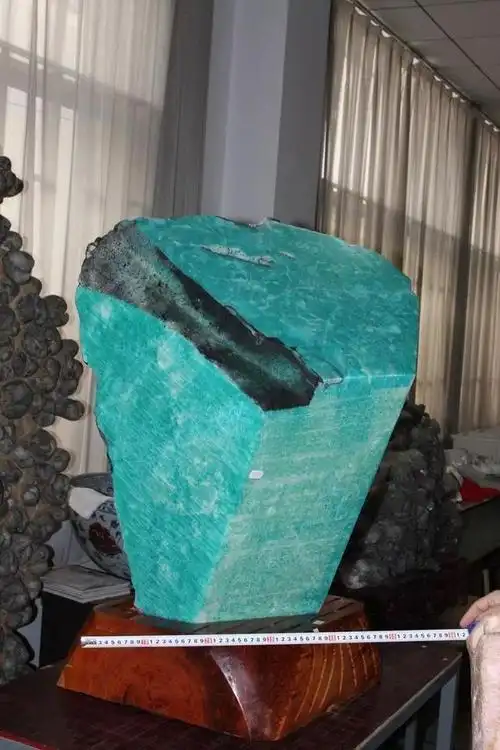 天青石酷似青金石的一种大众宝石